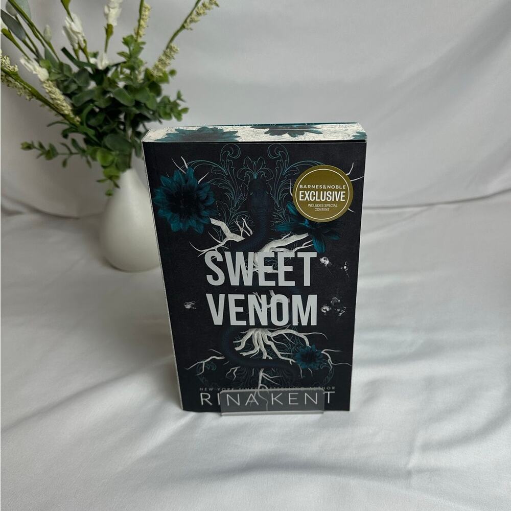 Sweet Venom Rina Kent B&N Exclusive Sprayed Edges Paperback Dark Romance NEW